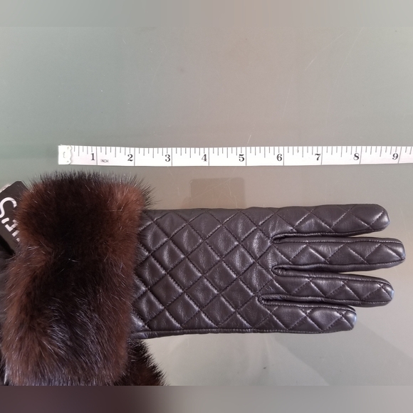 $275 Mitchie's Leather Gloves with Wool Lining & Mink - Picture 8 of 9